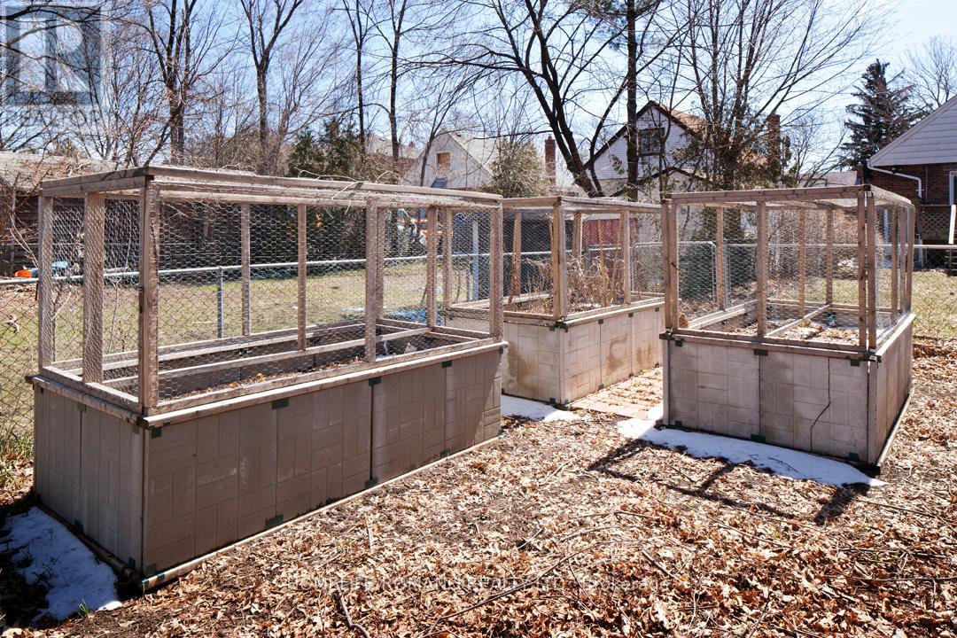 40 Lippincott Street W, Toronto, Ontario  M9N 1B4 - Photo 21 - W12606370