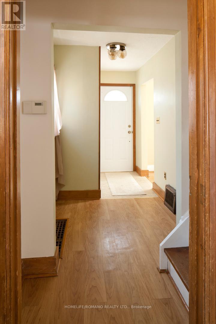 40 Lippincott Street W, Toronto, Ontario  M9N 1B4 - Photo 6 - W12606370