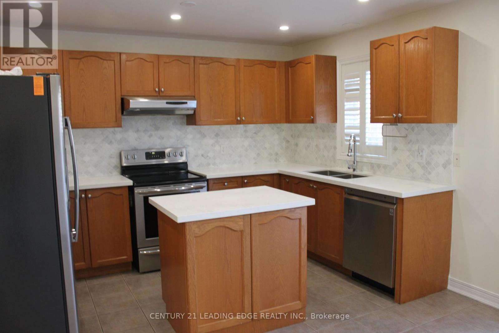 424 Oaktree Circle, Mississauga, Ontario L5W 1V5 - Photo 13 - W12606378