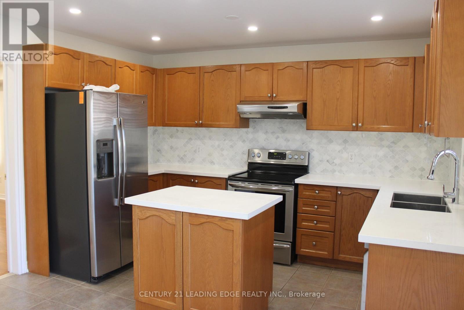 424 Oaktree Circle, Mississauga, Ontario L5W 1V5 - Photo 14 - W12606378