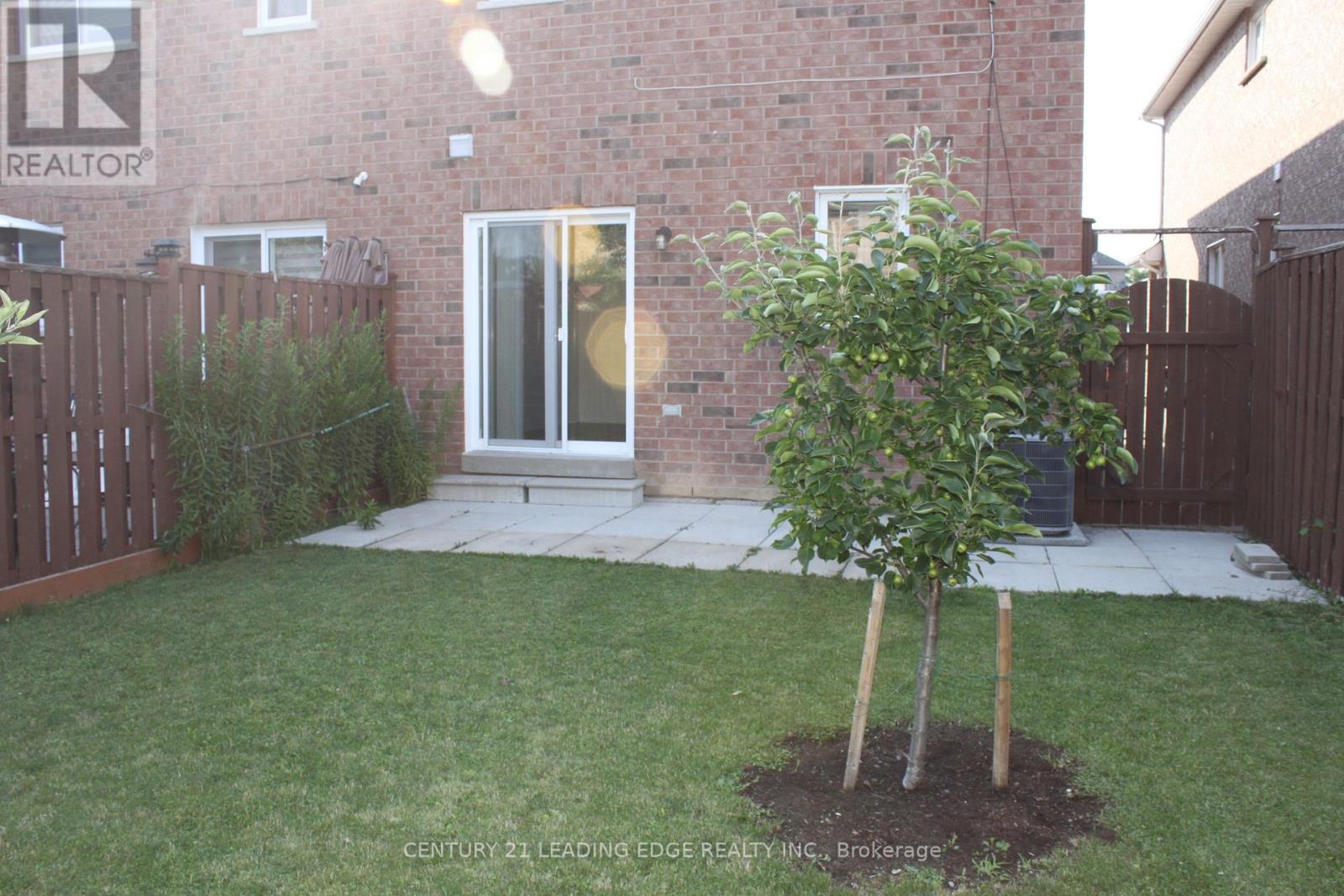 424 Oaktree Circle, Mississauga, Ontario L5W 1V5 - Photo 17 - W12606378