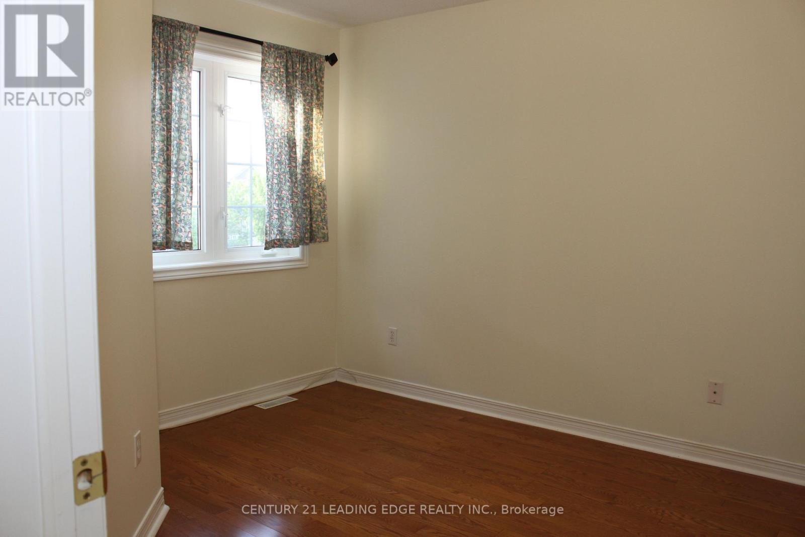 424 Oaktree Circle, Mississauga, Ontario L5W 1V5 - Photo 24 - W12606378