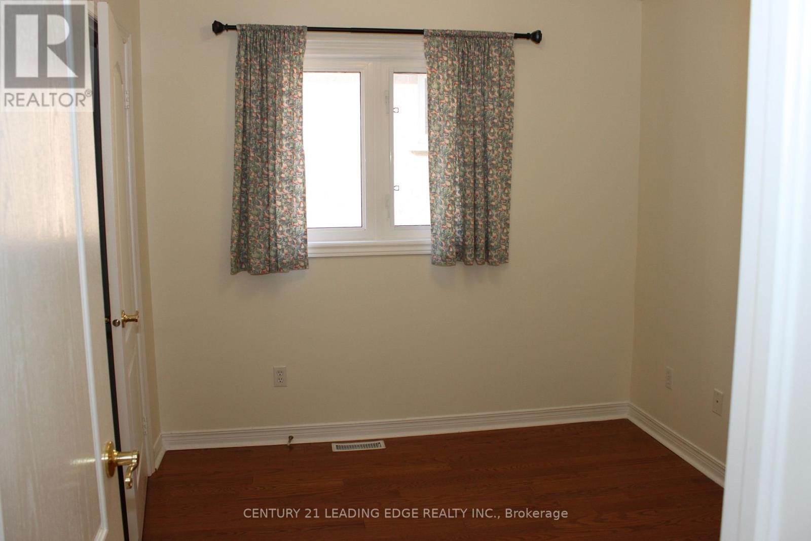 424 Oaktree Circle, Mississauga, Ontario L5W 1V5 - Photo 25 - W12606378