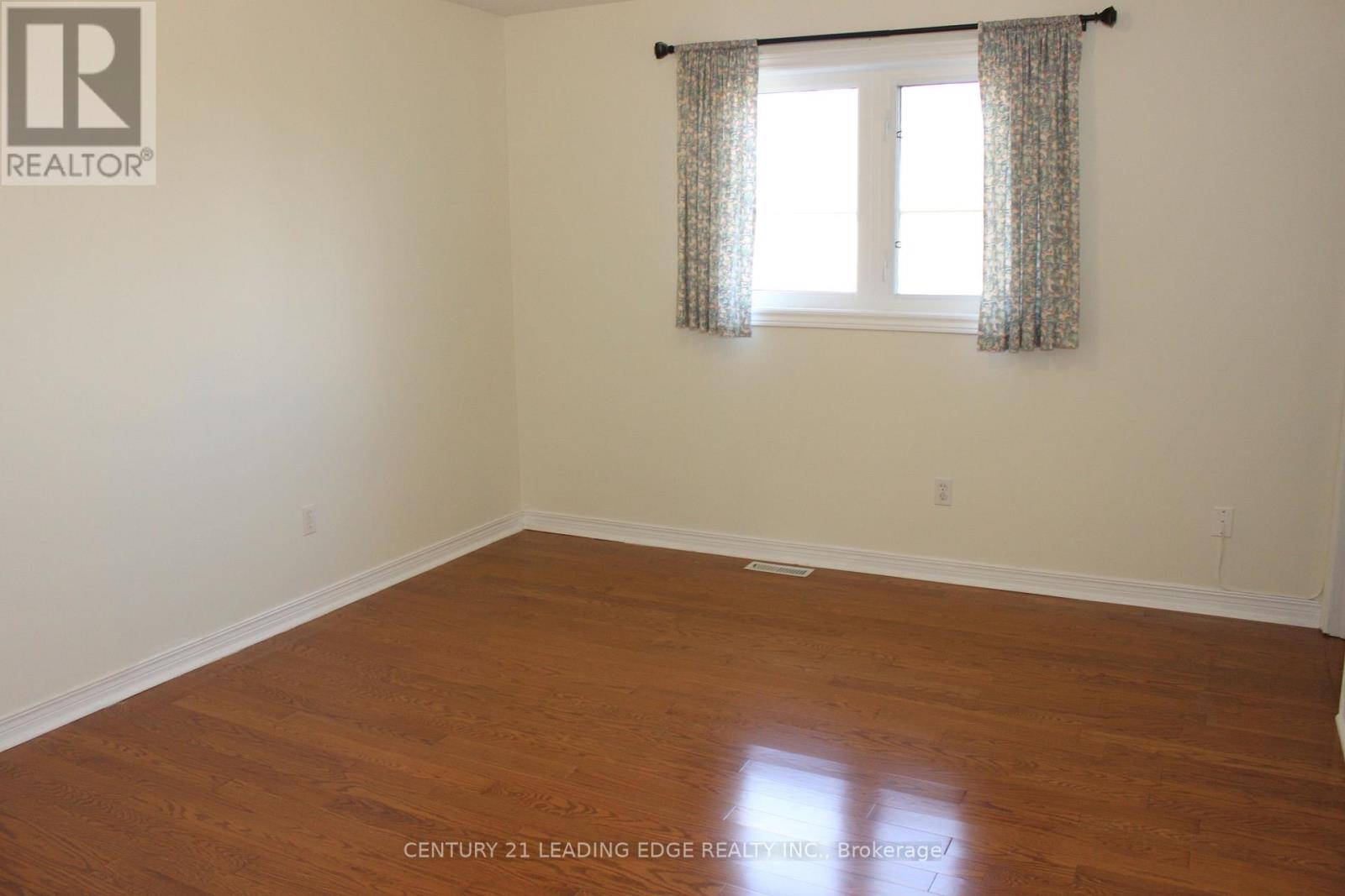 424 Oaktree Circle, Mississauga, Ontario L5W 1V5 - Photo 26 - W12606378