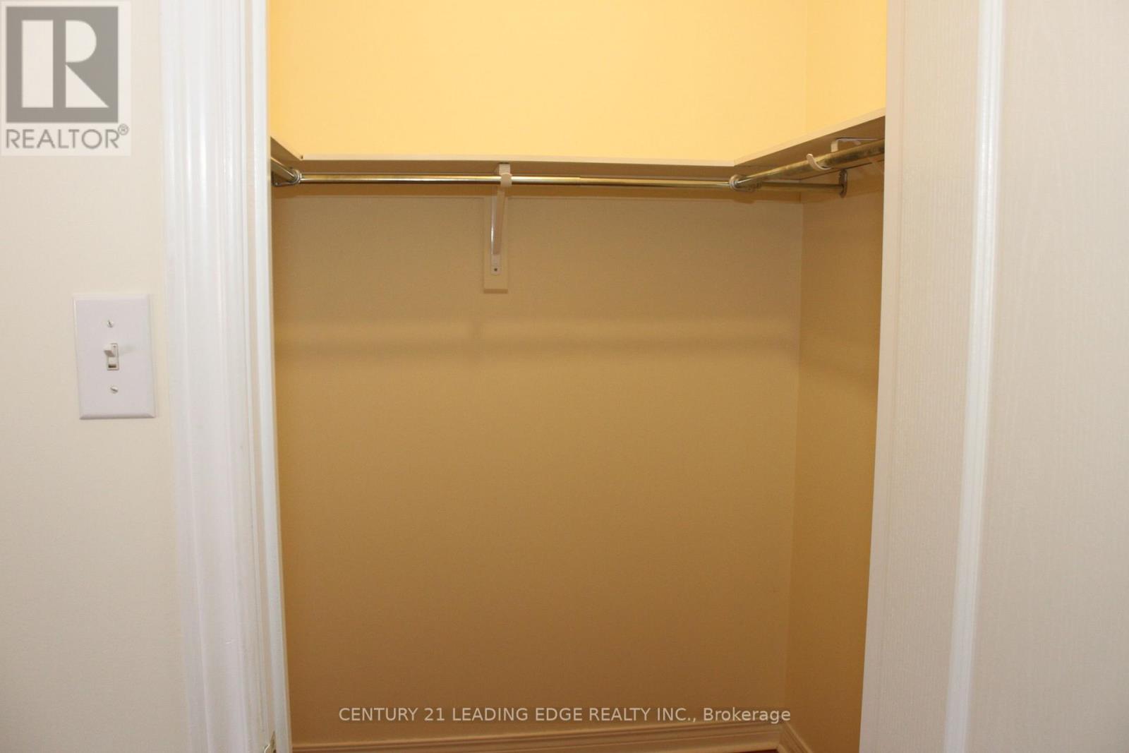 424 Oaktree Circle, Mississauga, Ontario L5W 1V5 - Photo 28 - W12606378