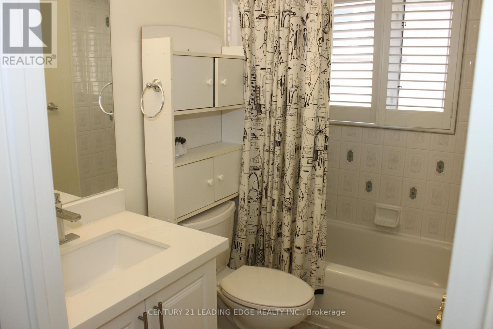 424 Oaktree Circle, Mississauga, Ontario L5W 1V5 - Photo 29 - W12606378