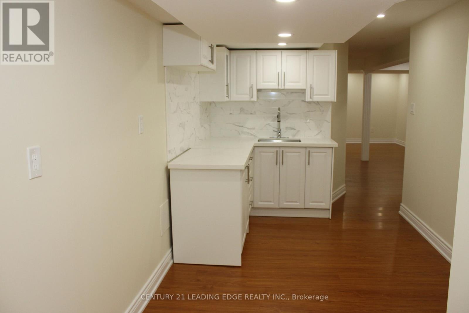 424 Oaktree Circle, Mississauga, Ontario L5W 1V5 - Photo 36 - W12606378