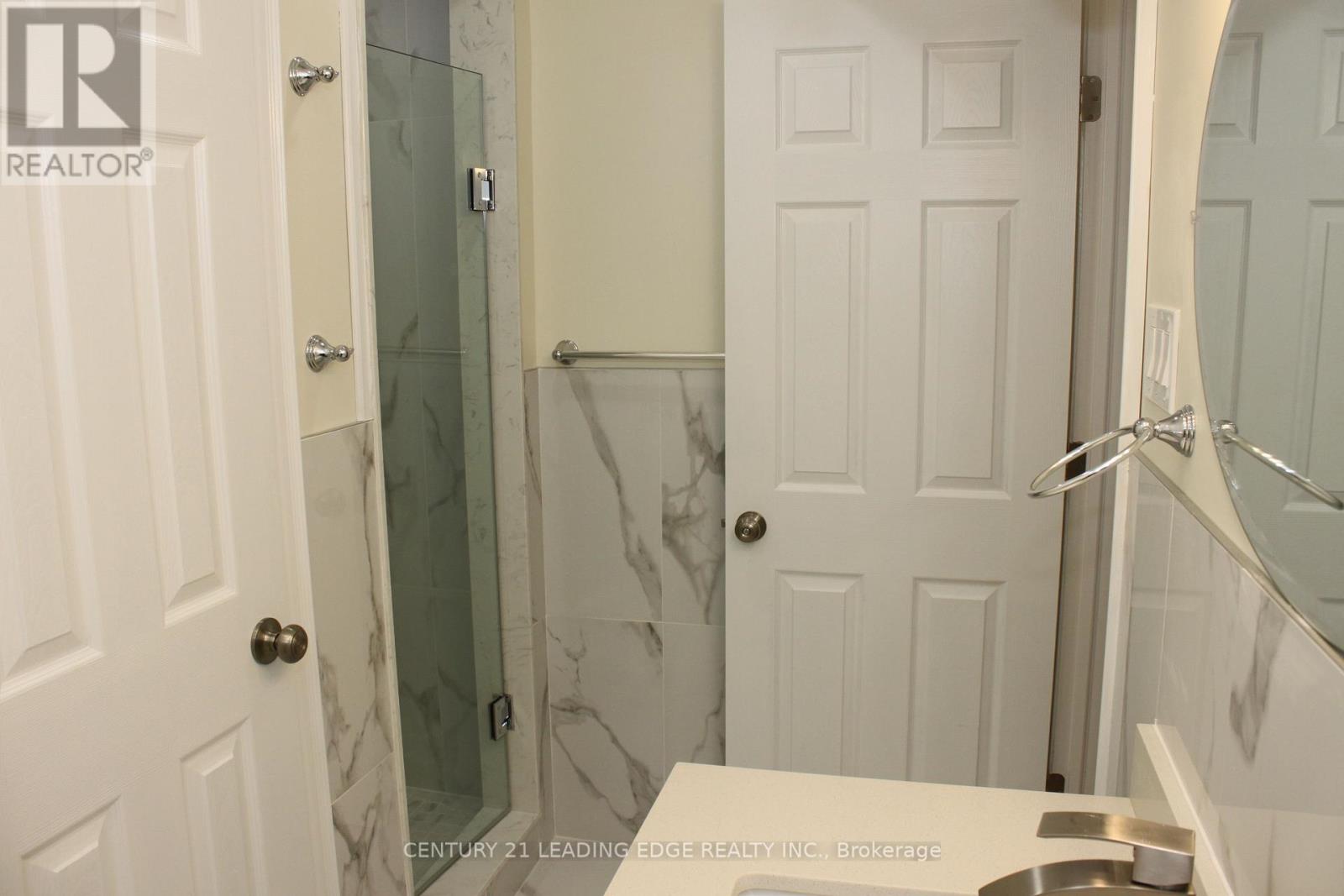 424 Oaktree Circle, Mississauga, Ontario L5W 1V5 - Photo 38 - W12606378