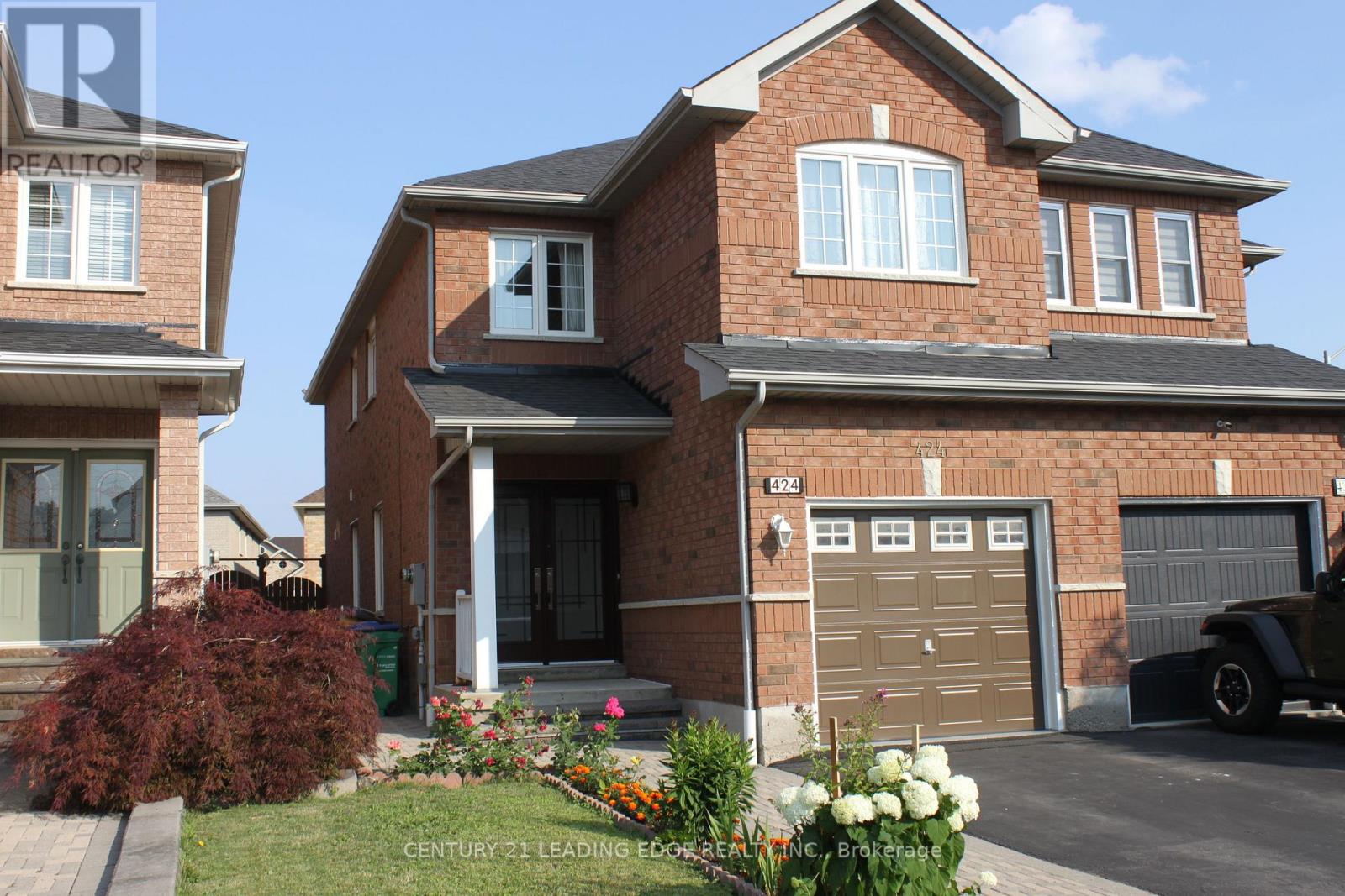 424 Oaktree Circle, Mississauga, Ontario L5W 1V5 - Photo 4 - W12606378