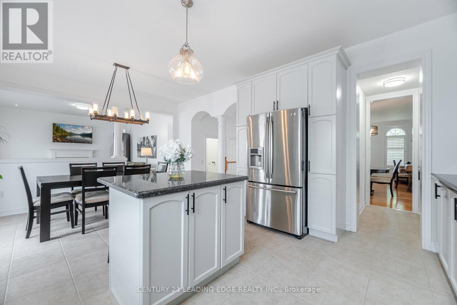 34 Royal Links Circle, Brampton, Ontario  L6P 2Z9 - Photo 10 - W12606402