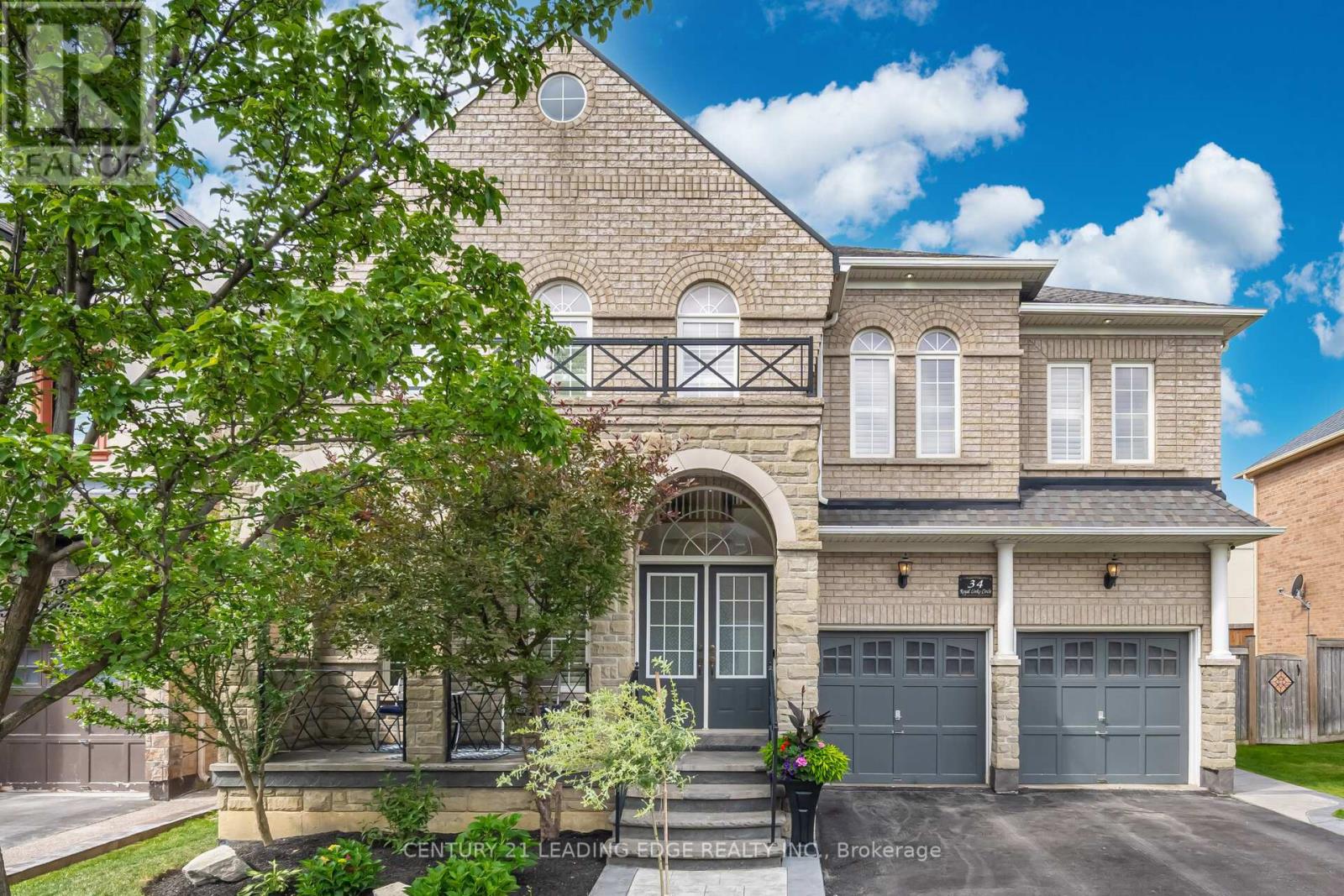 34 Royal Links Circle, Brampton, Ontario  L6P 2Z9 - Photo 2 - W12606402