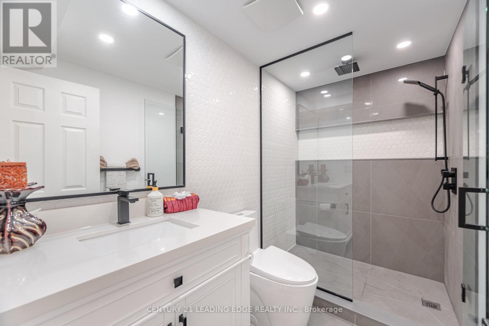 34 Royal Links Circle, Brampton, Ontario  L6P 2Z9 - Photo 28 - W12606402