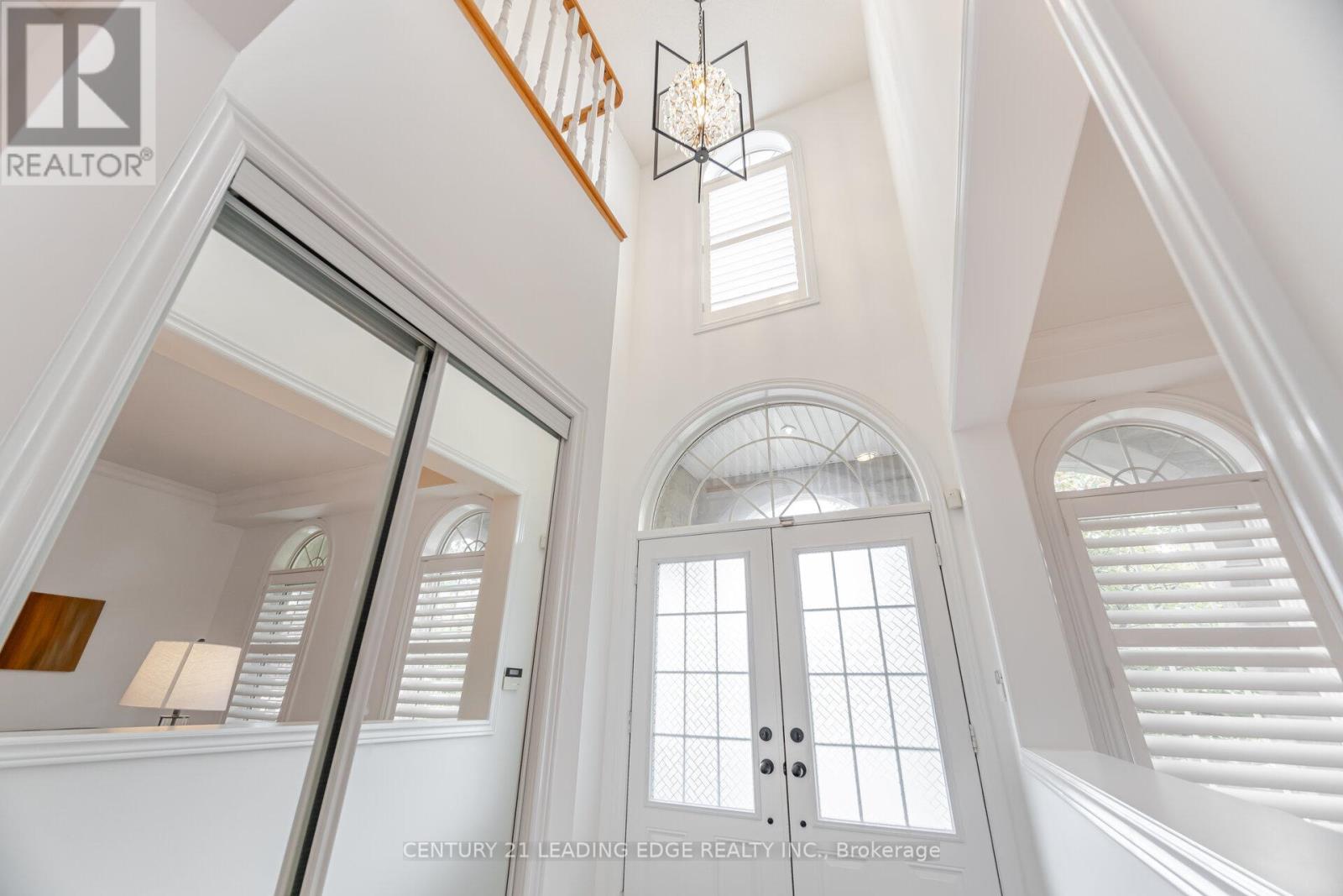 34 Royal Links Circle, Brampton, Ontario  L6P 2Z9 - Photo 5 - W12606402