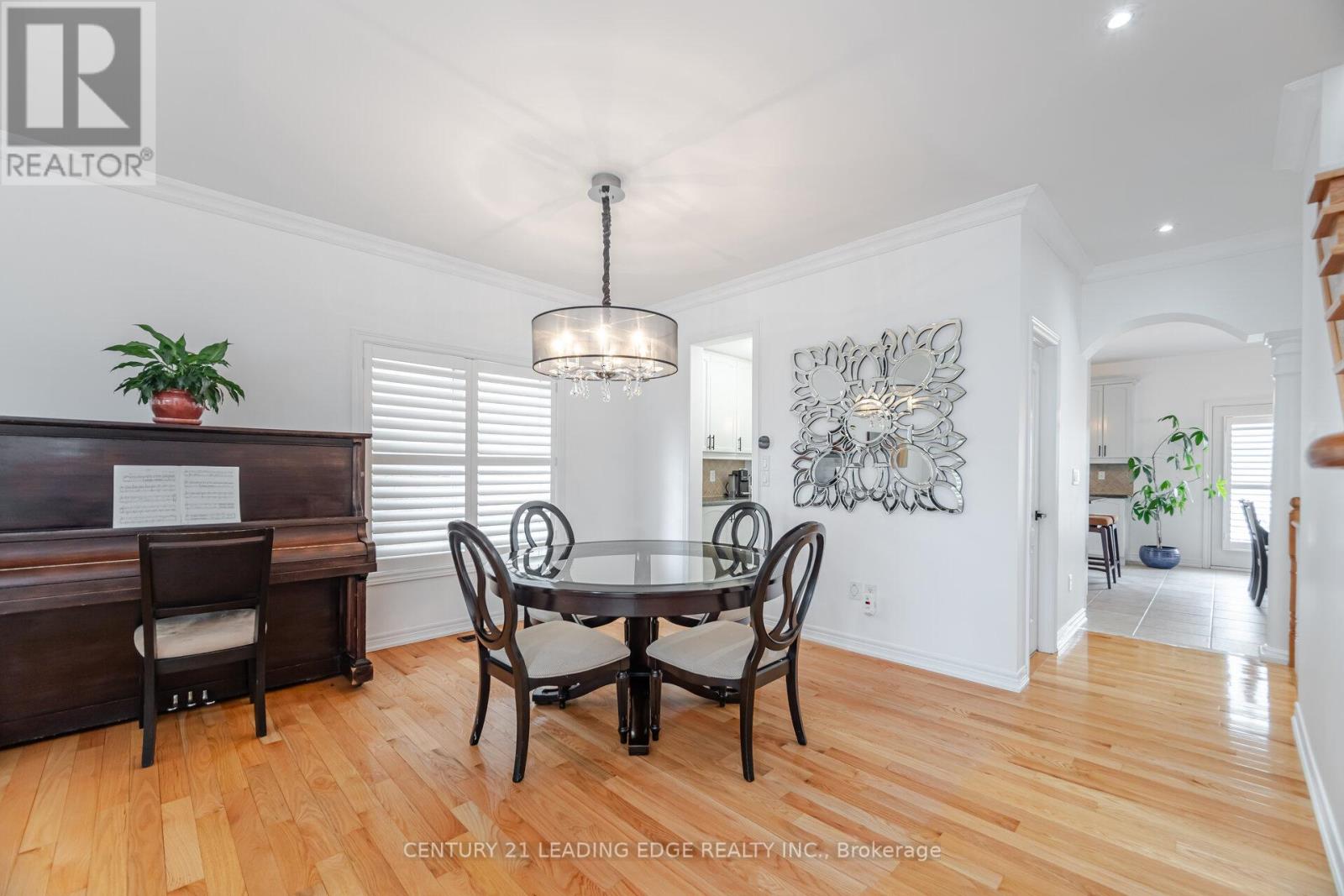 34 Royal Links Circle, Brampton, Ontario  L6P 2Z9 - Photo 8 - W12606402