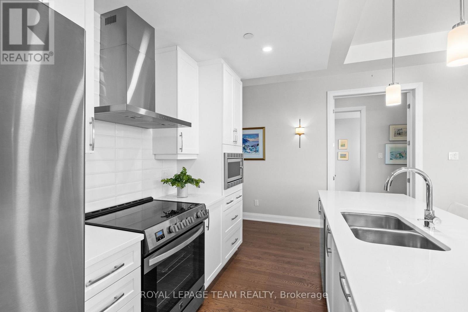 301 - 110 Cortile Private, Ottawa, Ontario  K1V 2S8 - Photo 13 - X12606148