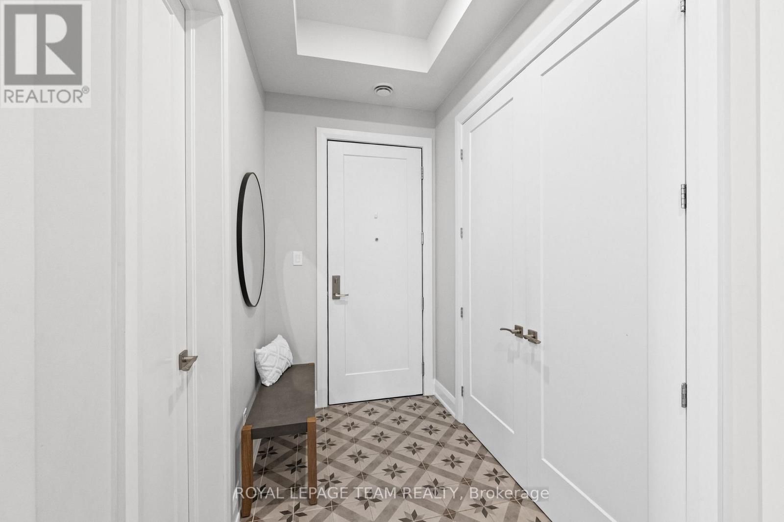 301 - 110 Cortile Private, Ottawa, Ontario  K1V 2S8 - Photo 6 - X12606148