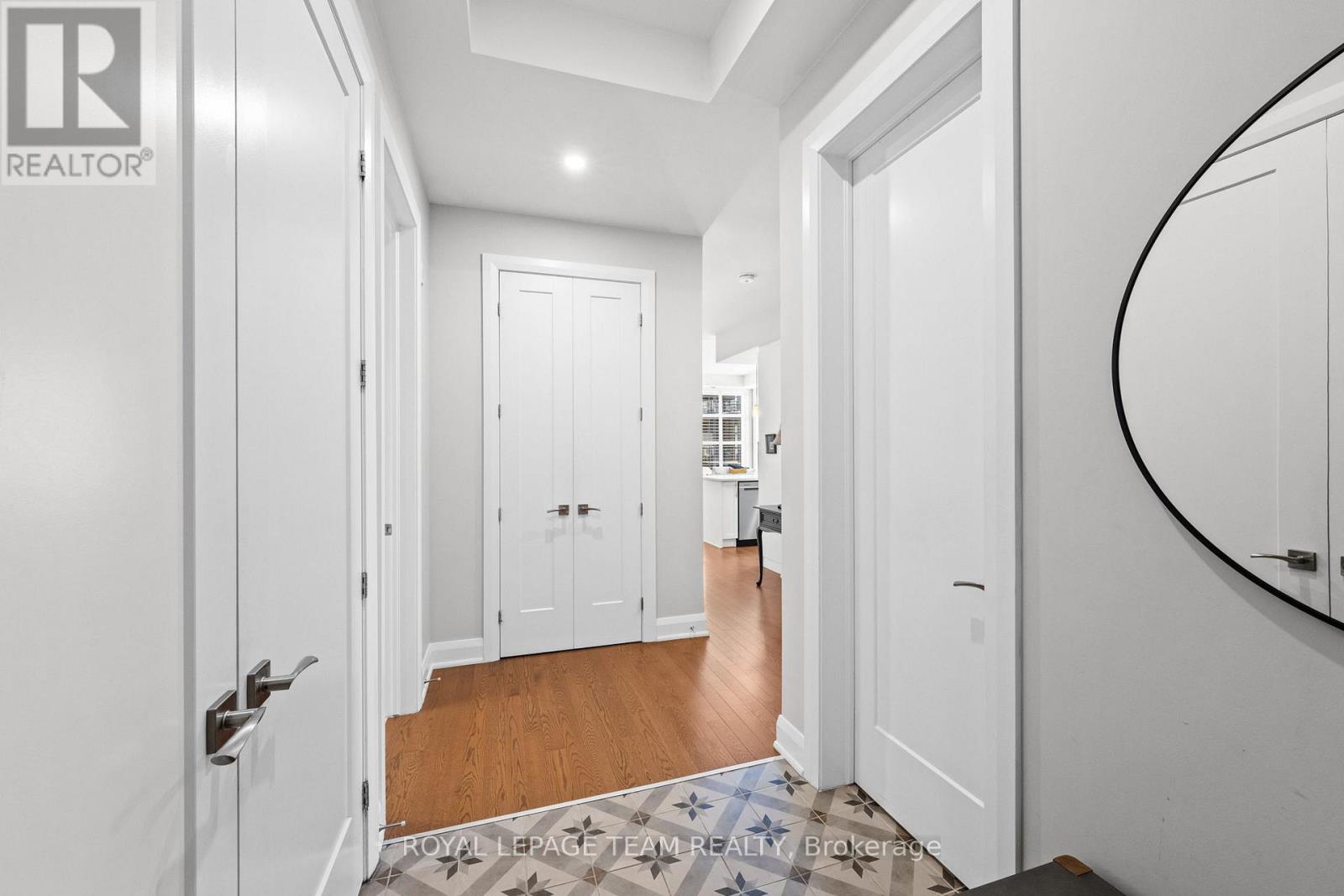 301 - 110 Cortile Private, Ottawa, Ontario  K1V 2S8 - Photo 7 - X12606148