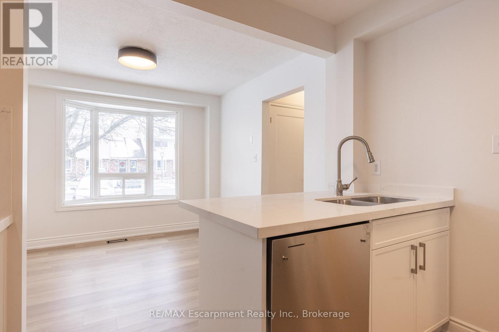 288 - 100 Brownleigh Avenue, Welland, Ontario  L3B 5V8 - Photo 14 - X12606464