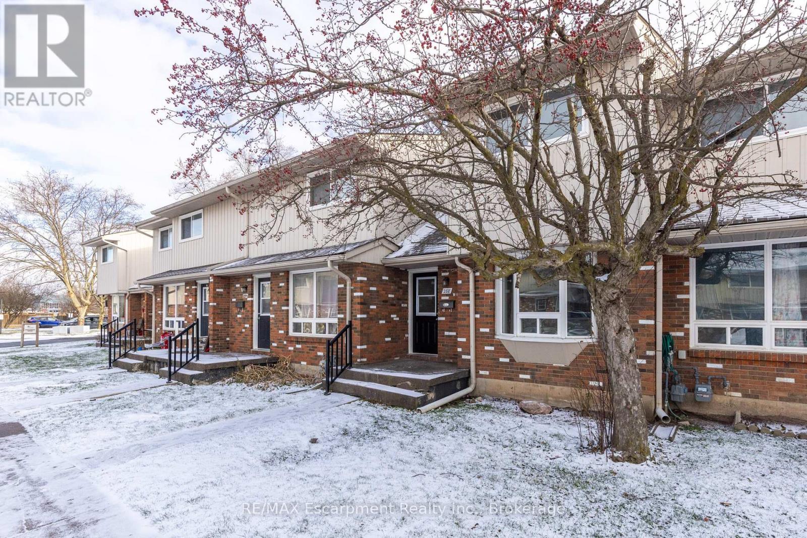 288 - 100 Brownleigh Avenue, Welland, Ontario  L3B 5V8 - Photo 2 - X12606464