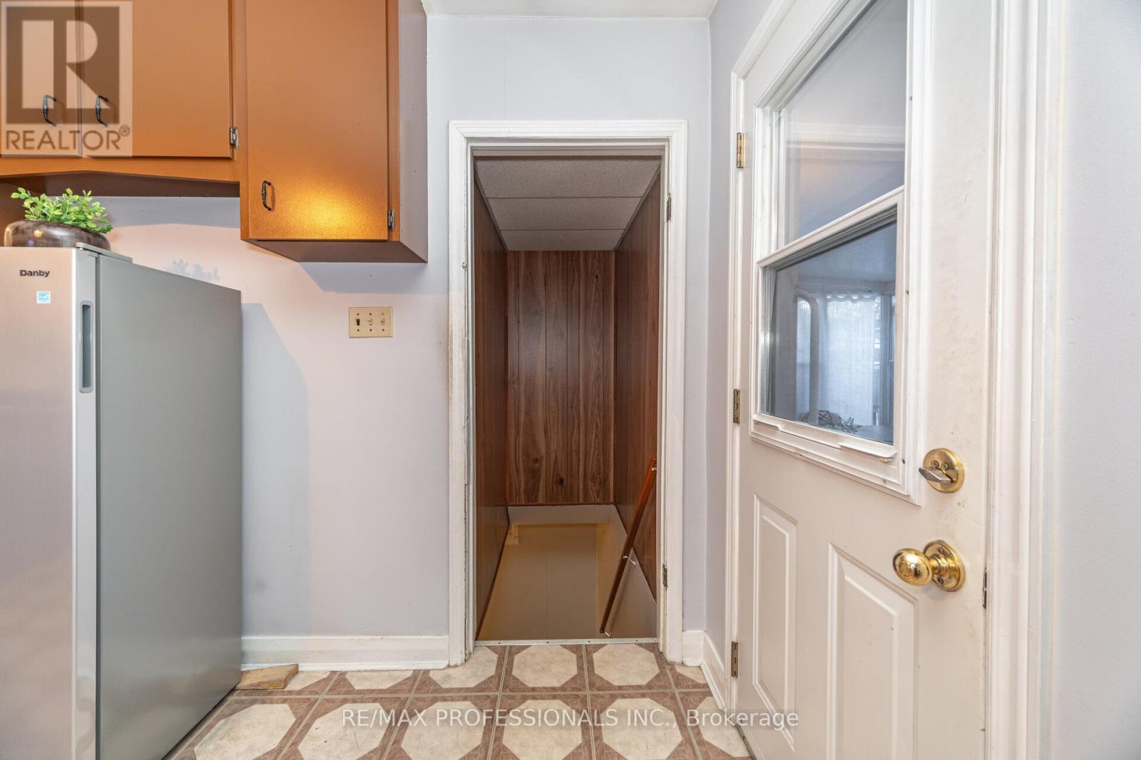 10 Avalon Road, Toronto, Ontario  M8W 2E3 - Photo 23 - W12595472