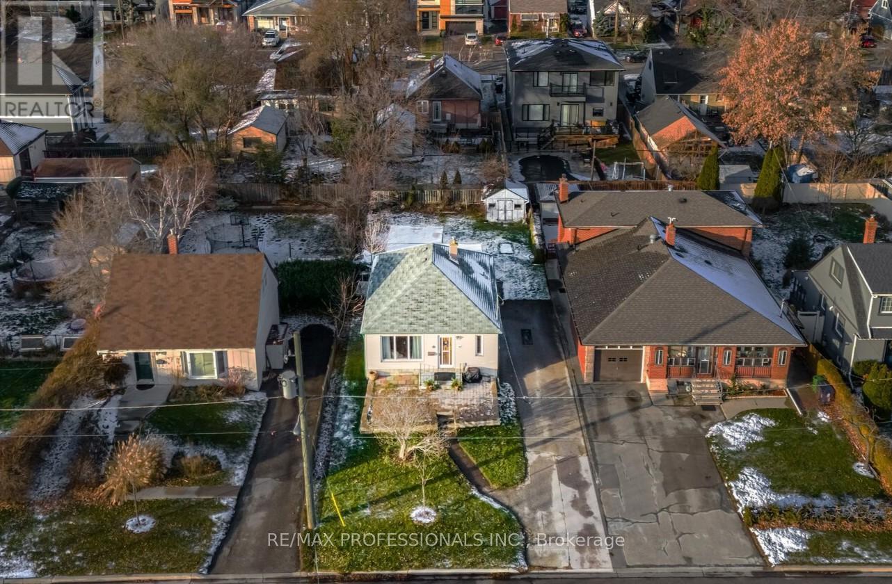 10 Avalon Road, Toronto, Ontario  M8W 2E3 - Photo 3 - W12595472