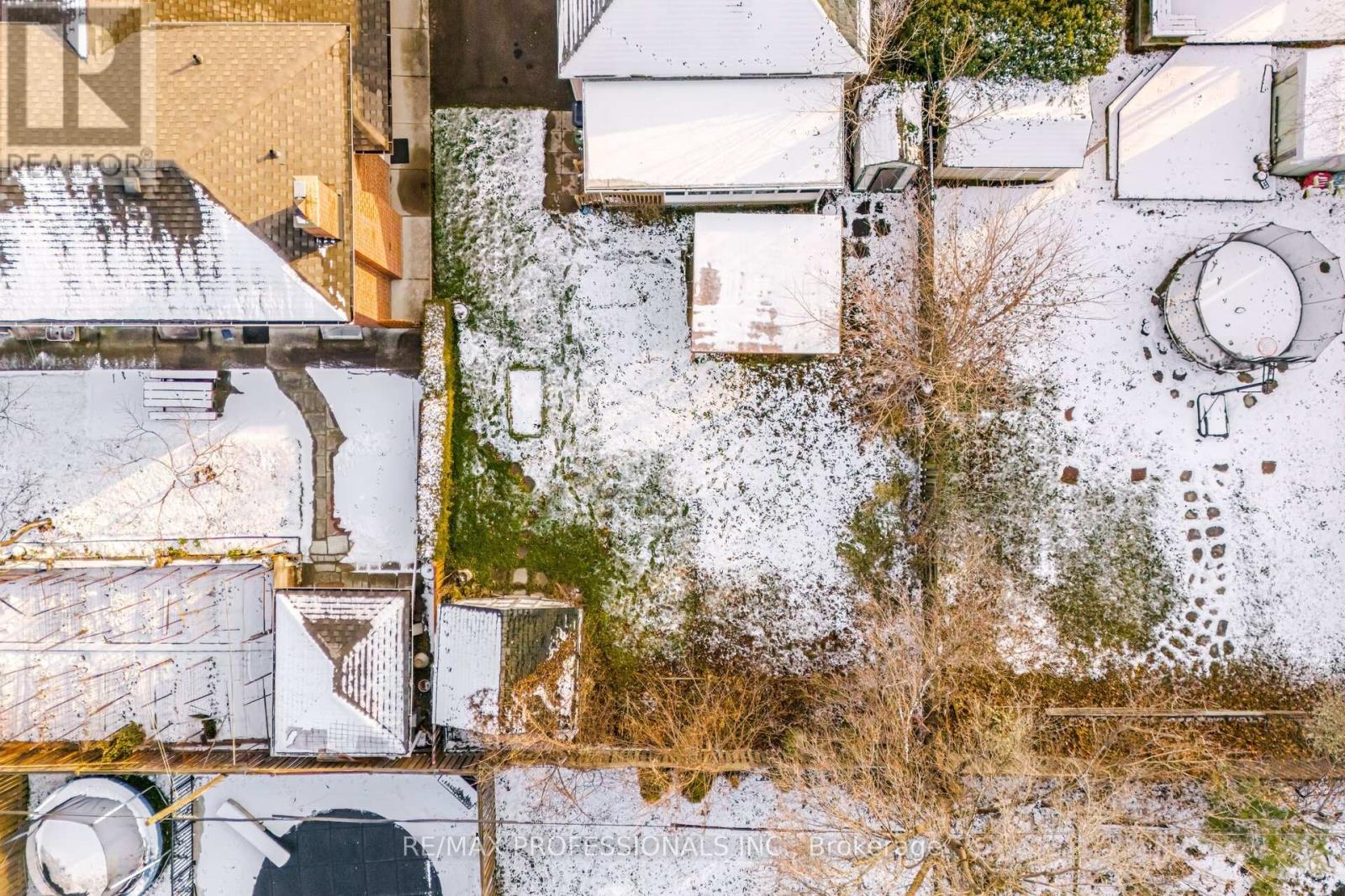 10 Avalon Road, Toronto, Ontario  M8W 2E3 - Photo 36 - W12595472