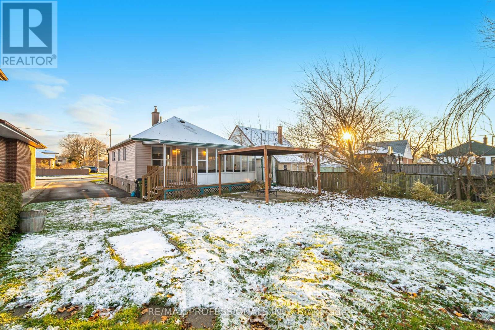 10 Avalon Road, Toronto, Ontario  M8W 2E3 - Photo 33 - W12595472