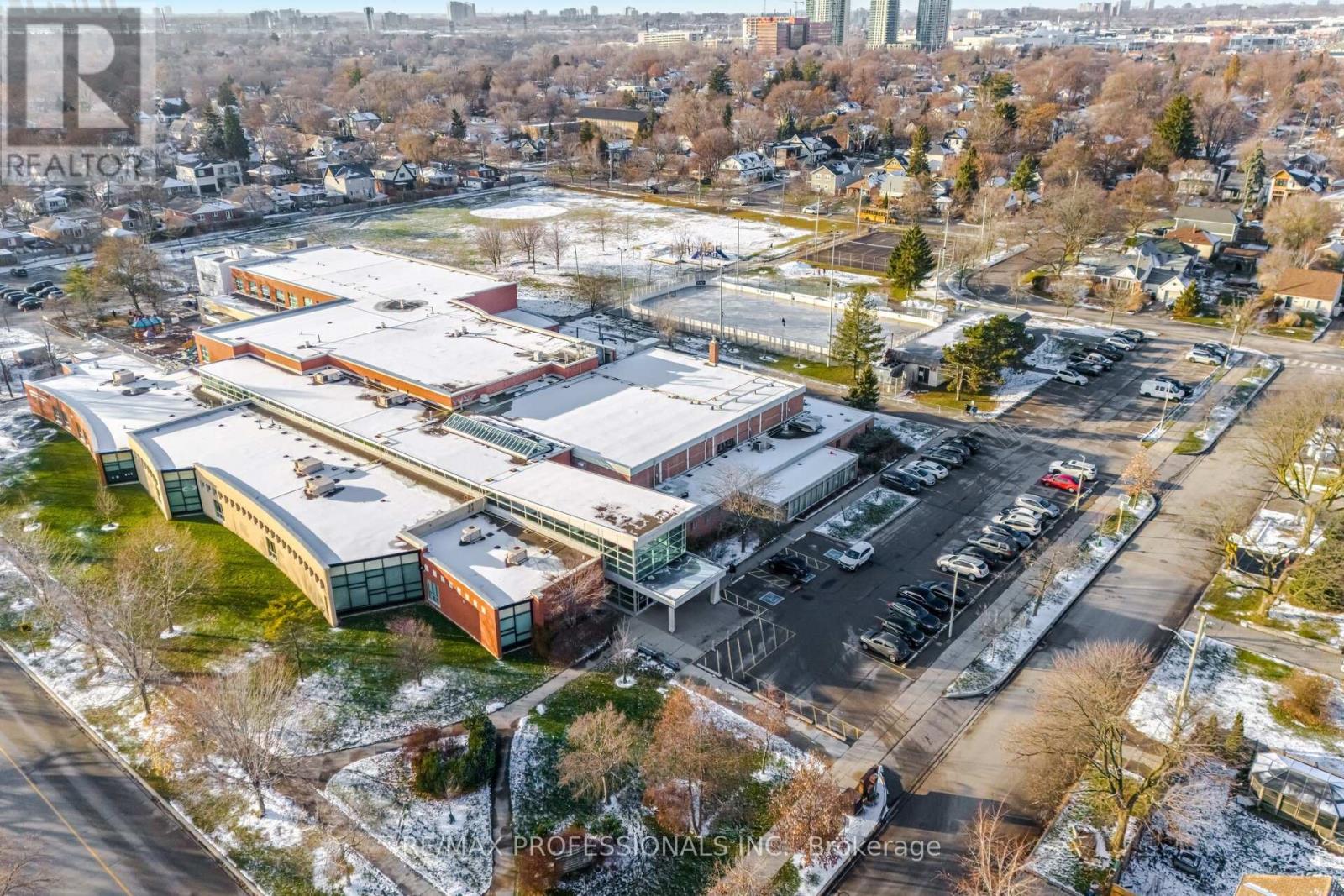 10 Avalon Road, Toronto, Ontario  M8W 2E3 - Photo 38 - W12595472