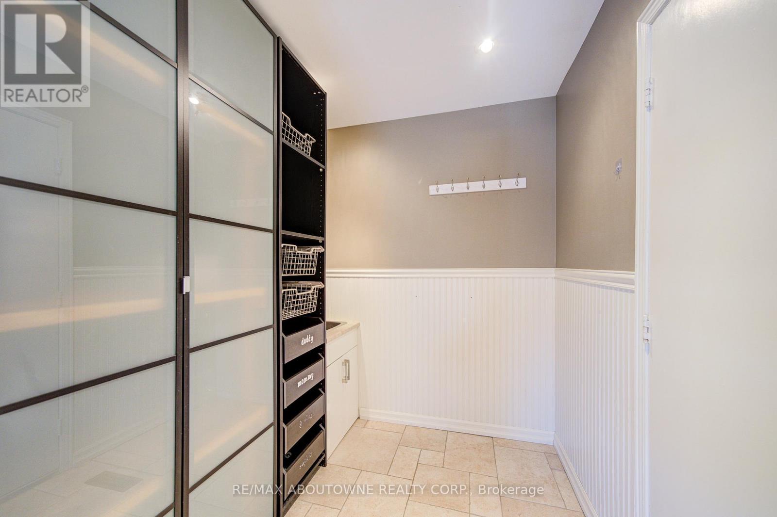 1251 Old Colony Road, Oakville, Ontario  L6M 1K8 - Photo 18 - W12605424