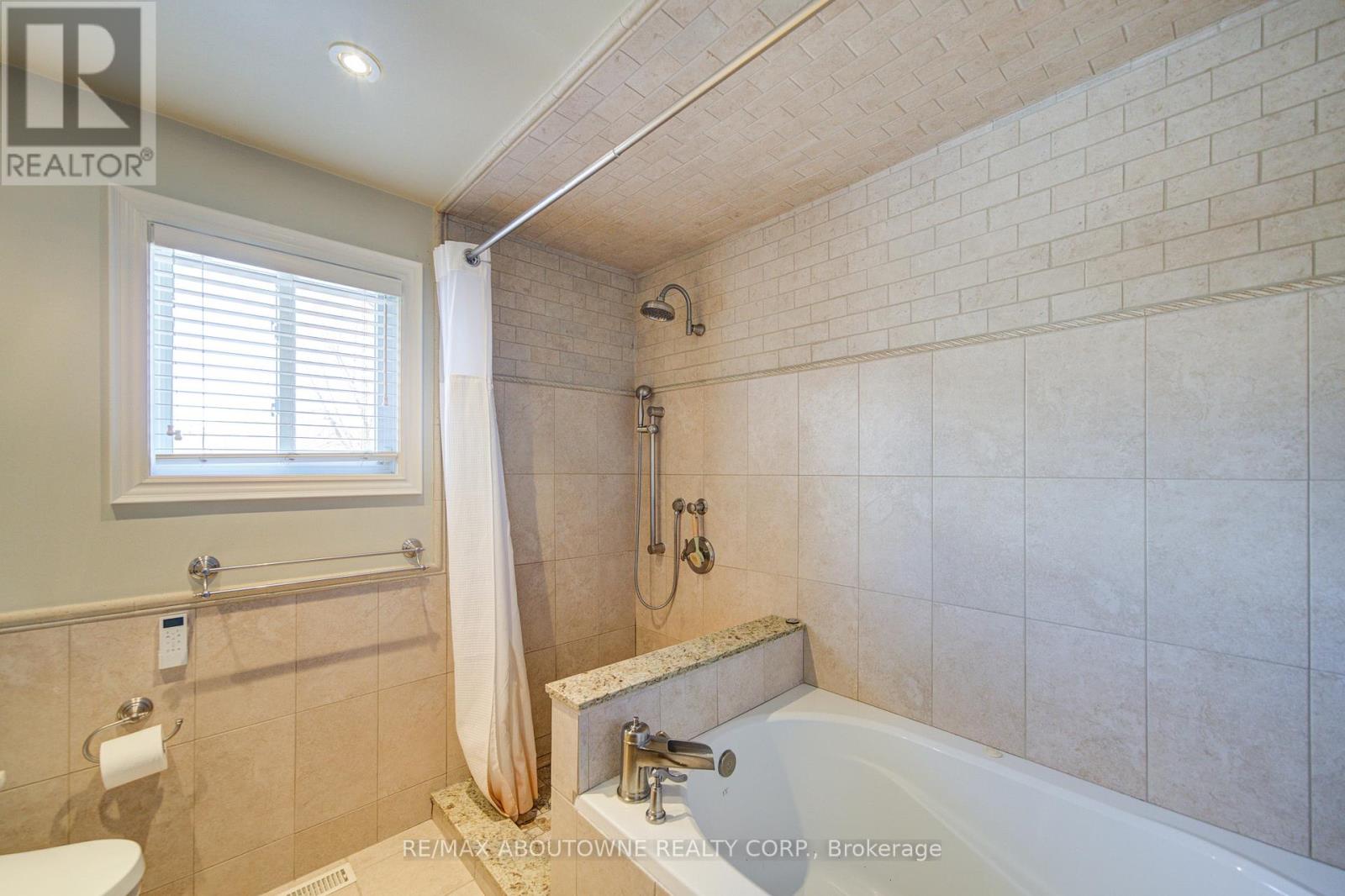 1251 Old Colony Road, Oakville, Ontario  L6M 1K8 - Photo 28 - W12605424