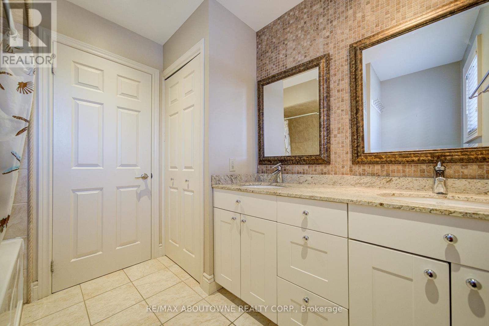 1251 Old Colony Road, Oakville, Ontario  L6M 1K8 - Photo 30 - W12605424