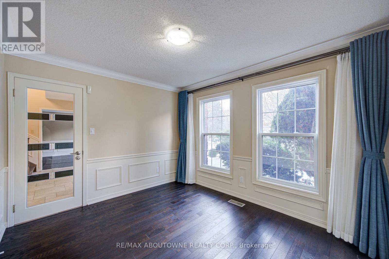 1251 Old Colony Road, Oakville, Ontario  L6M 1K8 - Photo 9 - W12605424