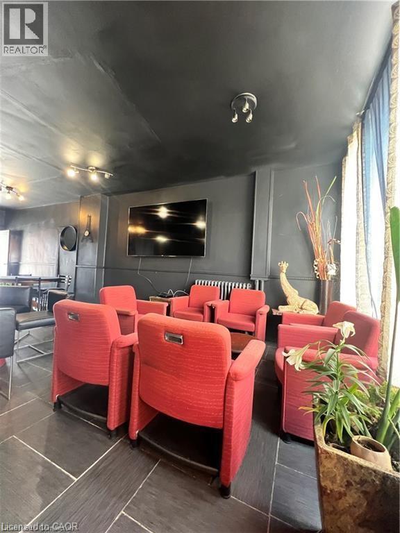 6 Jackson Avenue, Kitchener, Ontario N2H 2N8 - Photo 3 - 40781506