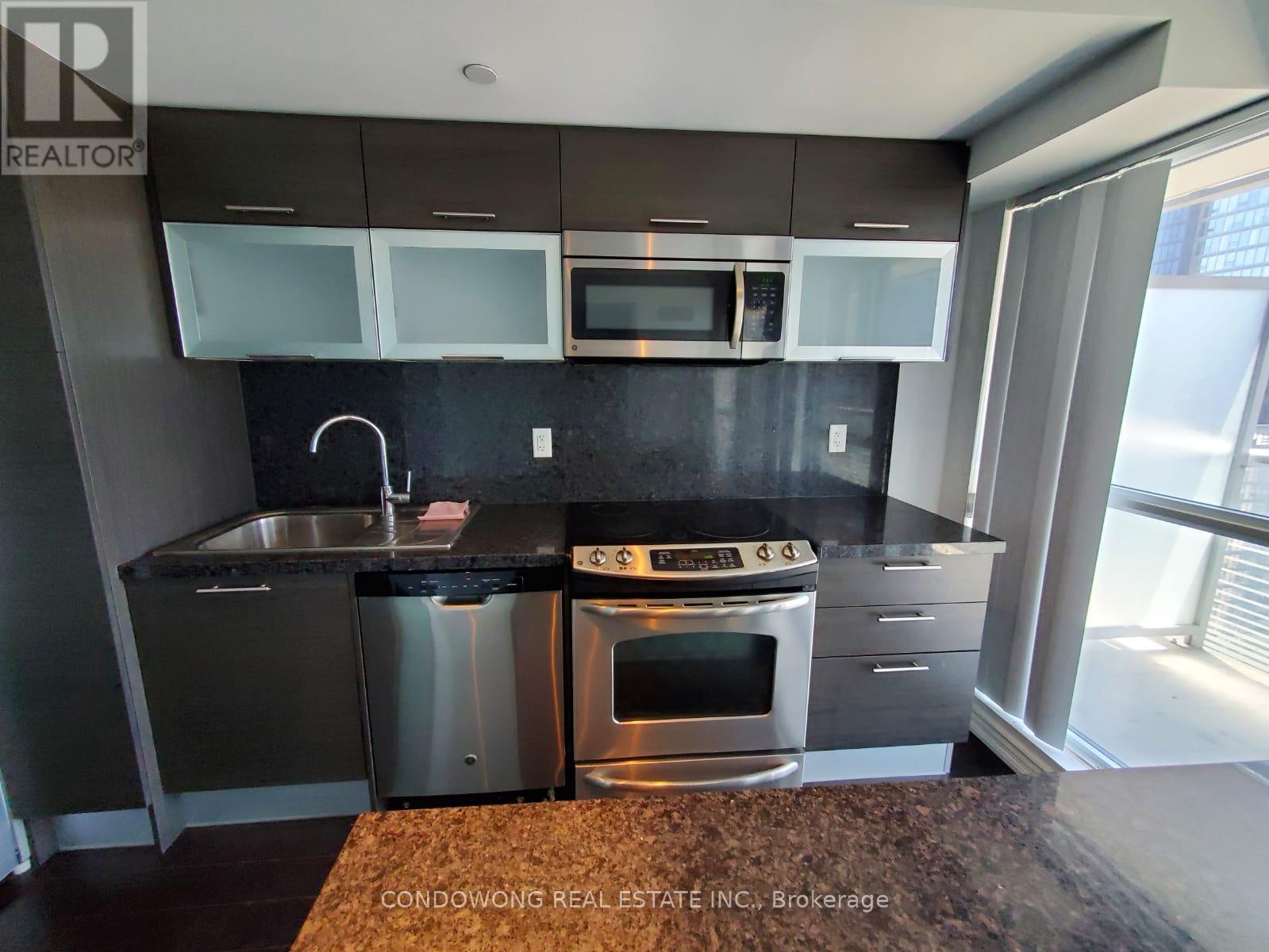 2314 - 386 YONGE STREET, Toronto, Ontario