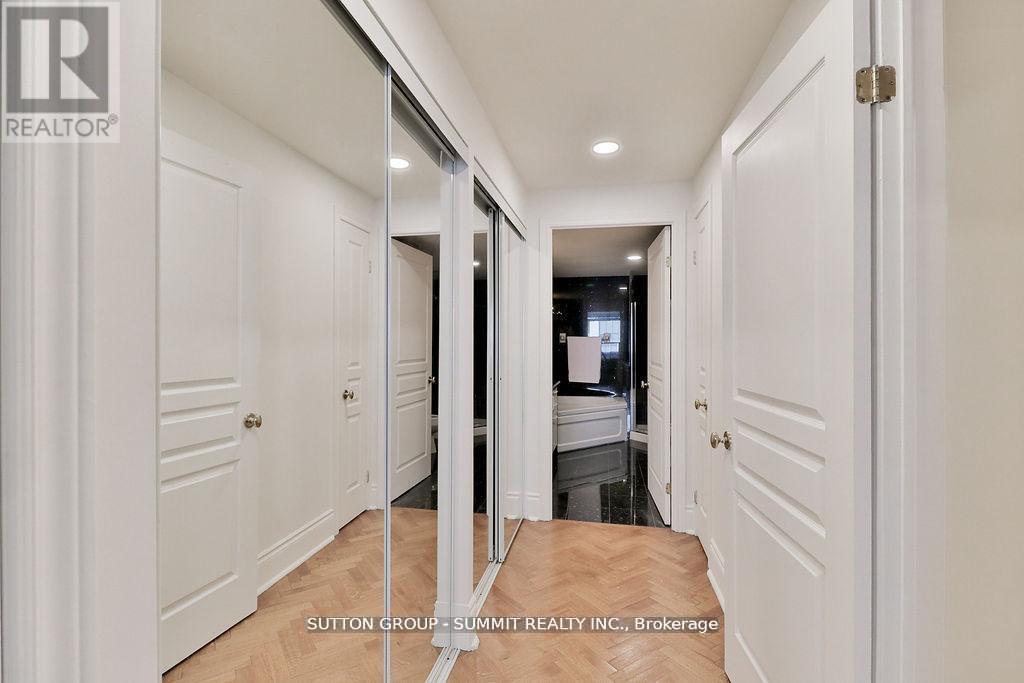 Ph07 - 102 Bloor Street W, Toronto, Ontario  M5S 1M8 - Photo 32 - C12606506