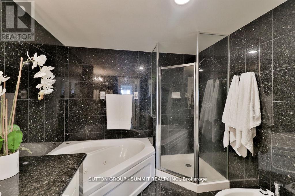 Ph07 - 102 Bloor Street W, Toronto, Ontario  M5S 1M8 - Photo 34 - C12606506