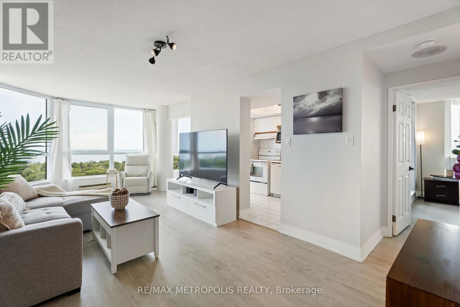 1707 - 3233 EGLINTON AVENUE E, Toronto, Ontario