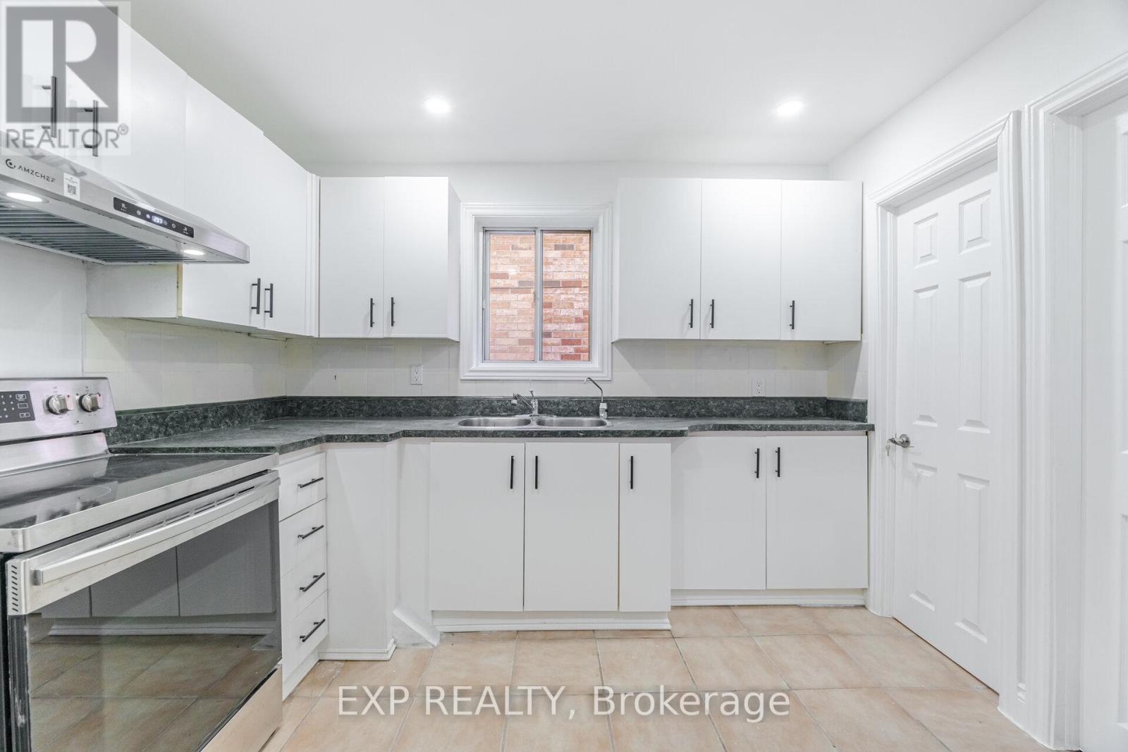 132 Barrington Avenue, Toronto, Ontario  M4C 4Z2 - Photo 12 - E12606456