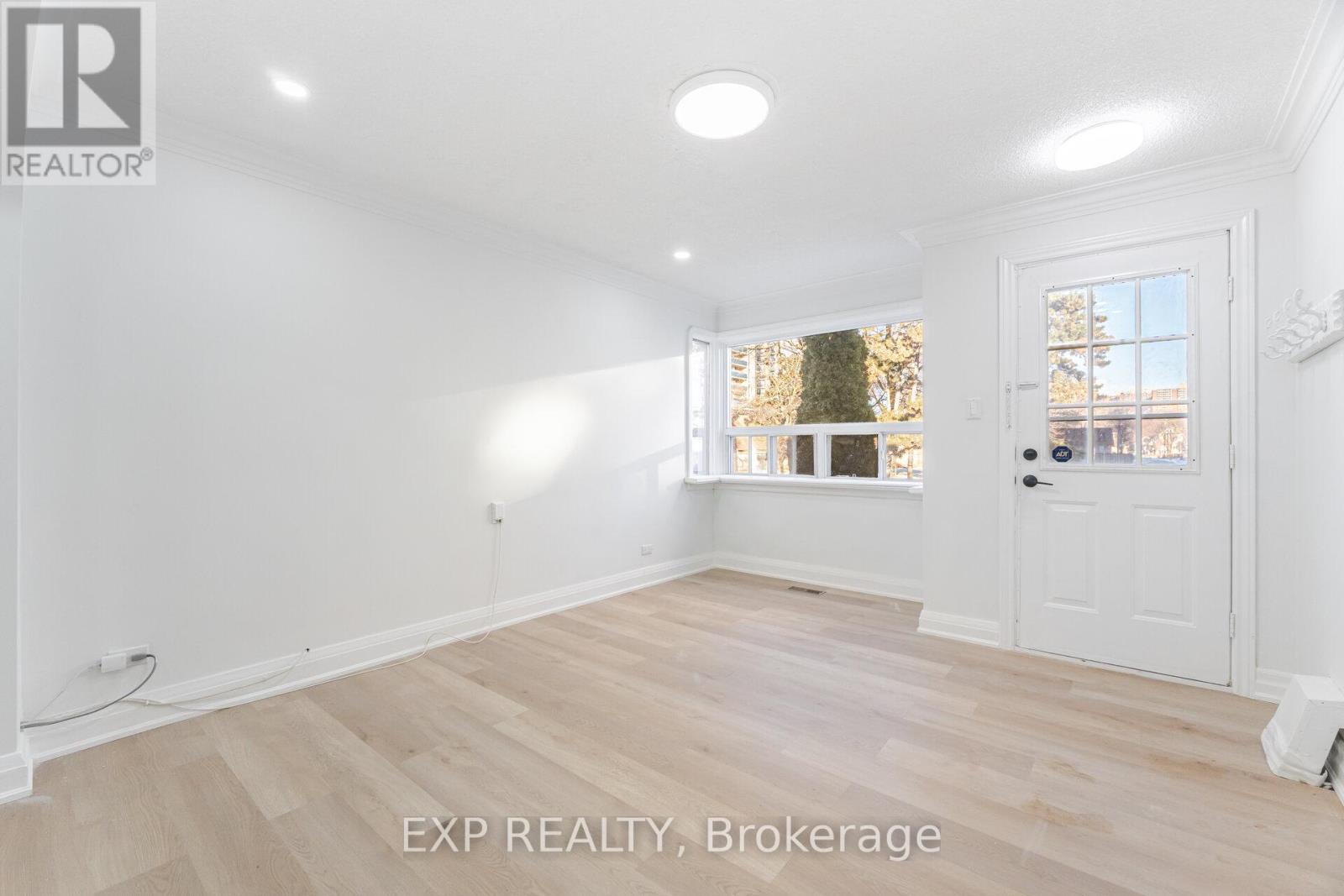 132 Barrington Avenue, Toronto, Ontario  M4C 4Z2 - Photo 5 - E12606456