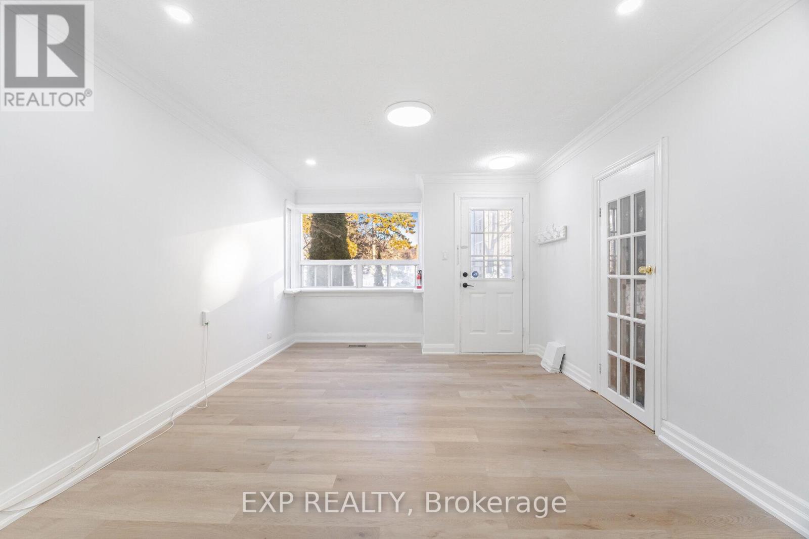 132 Barrington Avenue, Toronto, Ontario  M4C 4Z2 - Photo 6 - E12606456