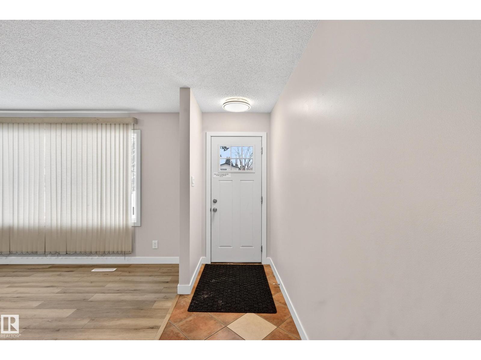 11407 134a Av Nw, Edmonton, Alberta T5E 1M5 - Photo 2 - E4465308