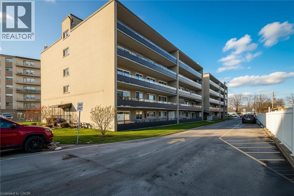 <div class="slider-price">$359,900</div><p>510 Queenston Road Unit# 108, Hamilton, Ontario</p>