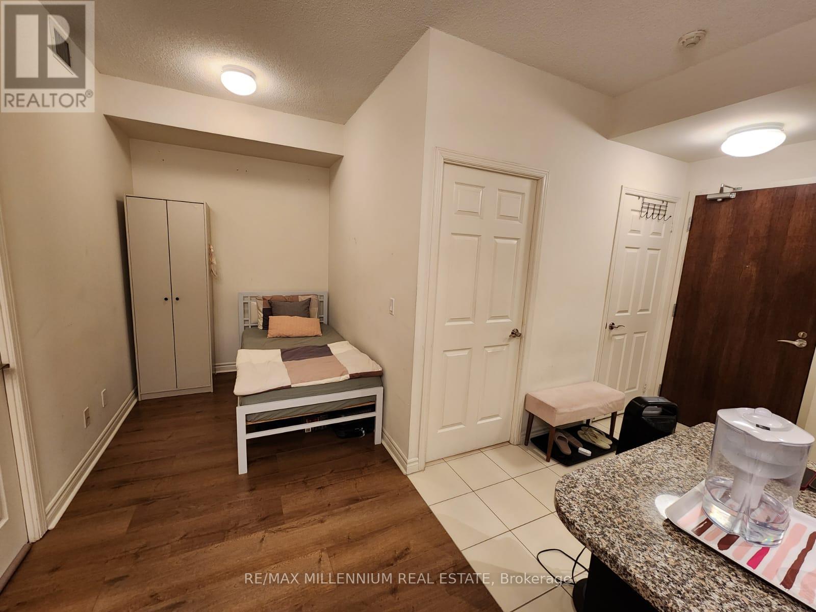 607 - 339 Rathburn Road W, Mississauga, Ontario  L5B 0K6 - Photo 13 - W12606412