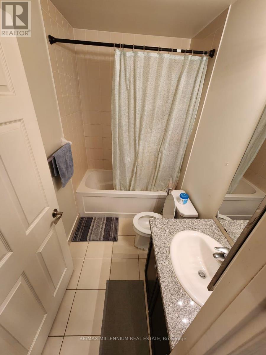 607 - 339 Rathburn Road W, Mississauga, Ontario  L5B 0K6 - Photo 6 - W12606412