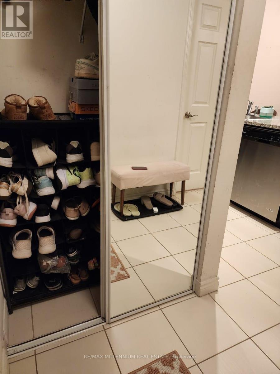 607 - 339 Rathburn Road W, Mississauga, Ontario  L5B 0K6 - Photo 8 - W12606412