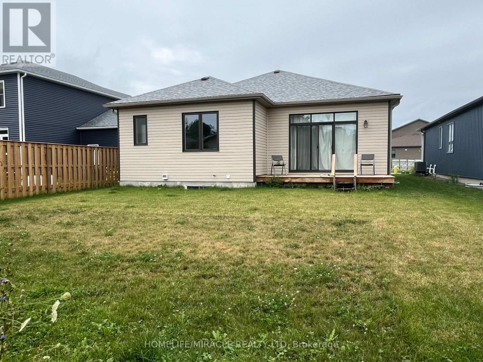 35 Allen Street, Prince Edward County, Ontario  K0K 2T0 - Photo 3 - X12606416