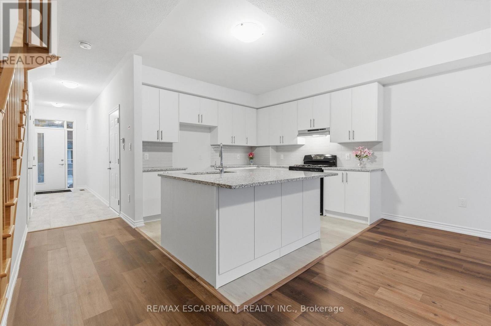 9 Admiral Road, Welland, Ontario  L3B 0H3 - Photo 15 - X12606424