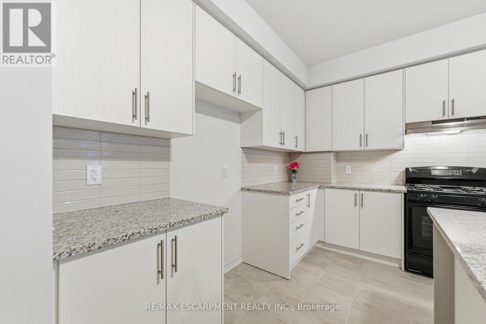 9 Admiral Road, Welland, Ontario  L3B 0H3 - Photo 17 - X12606424