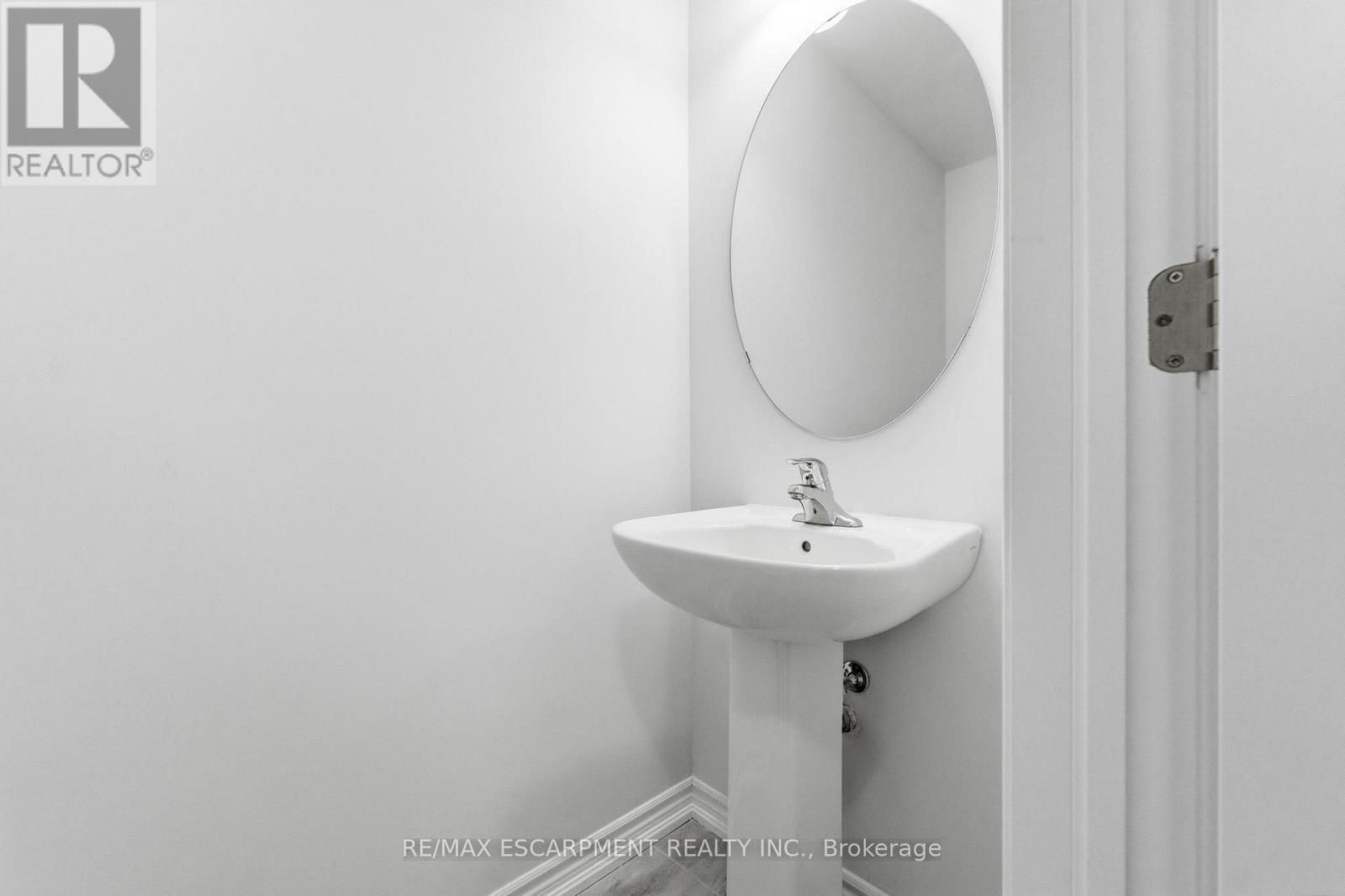 9 Admiral Road, Welland, Ontario  L3B 0H3 - Photo 19 - X12606424