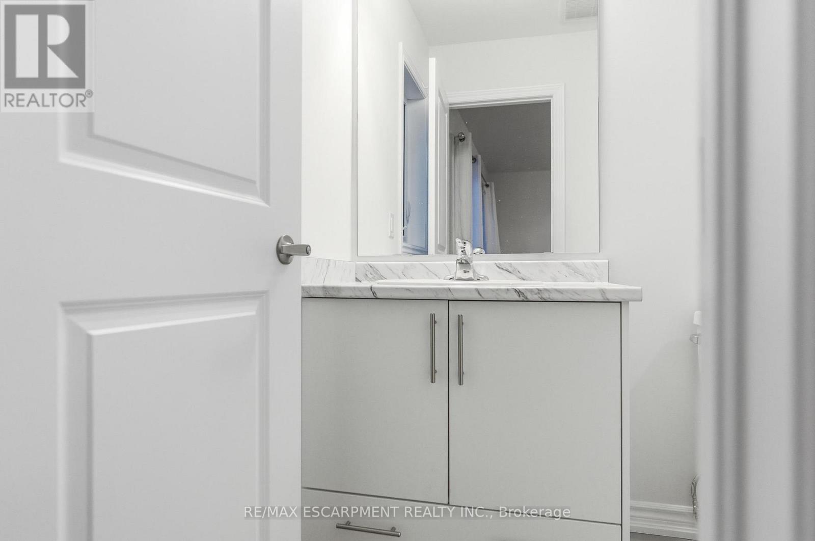 9 Admiral Road, Welland, Ontario  L3B 0H3 - Photo 27 - X12606424